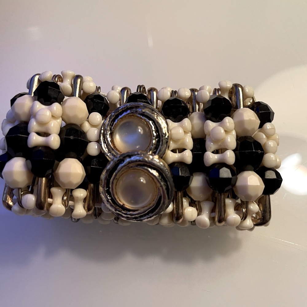 Women’s Safety Pin Beaded Bracelets - Picture 4 of 14